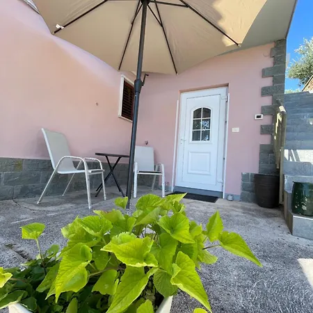 Apartment 4 Roses Vrtnica
