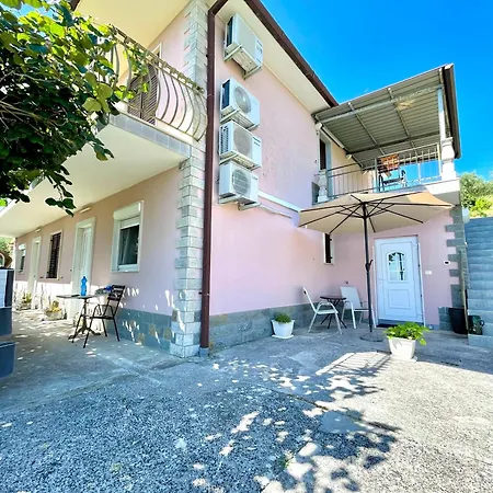 Apartma 4 Roses Vrtnica *